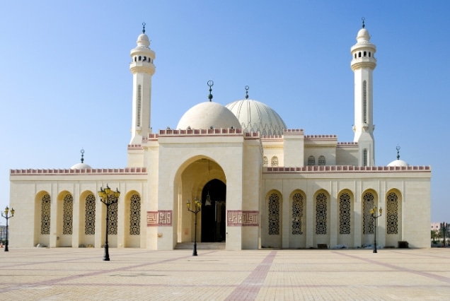Al-Fateh Grand Mosque in Manama, Bahrain, illustrating cultural tourism for travelers seeking Bahrain visa services from Dubai, UAE.