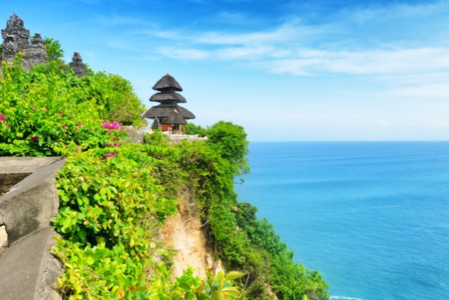 Uluwatu Temple perched on a dramatic cliffside overlooking the ocean, a key 2026 Bali destination for sunset views.