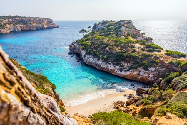 Mallorca Spain hidden cove with turquoise Mediterranean water and rocky cliffs