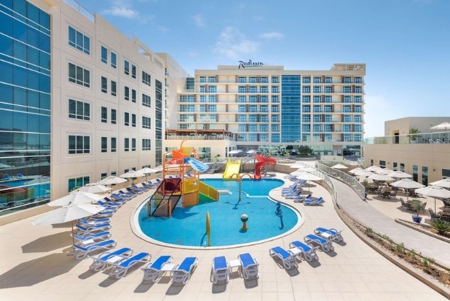 Kids splash pool and sun loungers at Radisson Resort Ras Al Khaimah Marjan Island